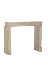 Maison Leon Van den Bogaert 140 cm Breite Kaminumrandung aus Kalkstein