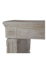 Maison Leon Van den Bogaert 140 cm Breite Kaminumrandung aus Kalkstein