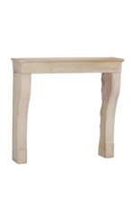 Maison Leon Van den Bogaert Elegante französische Kaminumrandung aus Kalkstein