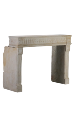 Klassisch-schickes französisches Kalkstein-Kamin