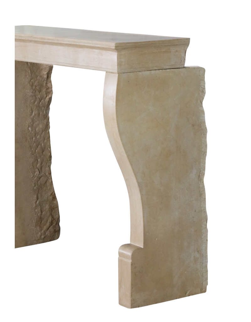 Pequeña Chimenea Francesa Del Siglo XIX En Piedra Beige