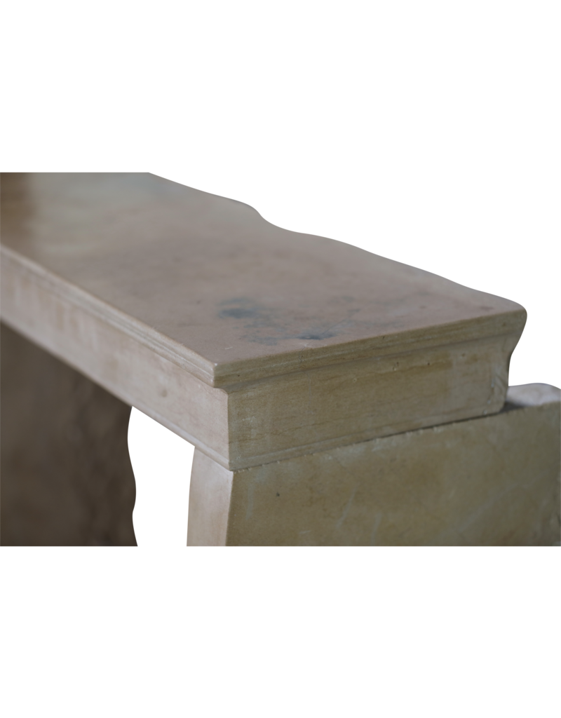 Maison Leon Van den Bogaert Pequeña Chimenea Francesa Del Siglo XIX En Piedra Beige