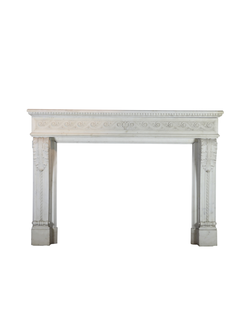 Maison Leon Van den Bogaert Große repräsentative Vintage-Kaminumrandung aus weißem Statuario-Marmor