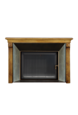 Maison Leon Van den Bogaert Warme und gemütliche Kaminumrandung mit originaler Patina