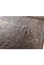 Maison Leon Van den Bogaert Historische Kaminplatte aus dem 17. Jahrhundert mit römischen Gesichtern