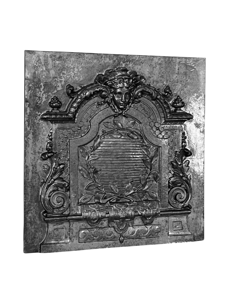 Maison Leon Van den Bogaert Plato Decorativo Francés De Hierro Fundido Del Siglo Xix.