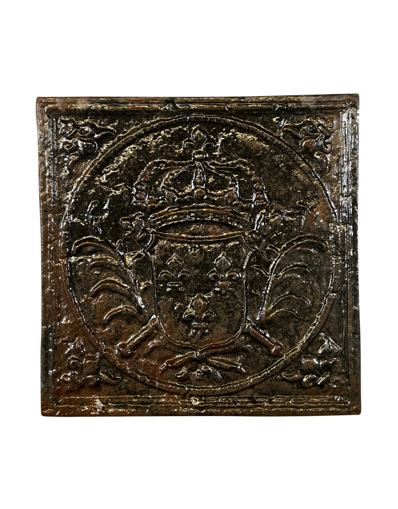 Maison Leon Van den Bogaert Quadratische Kaminplatte mit dem Wappen des französischen Königs