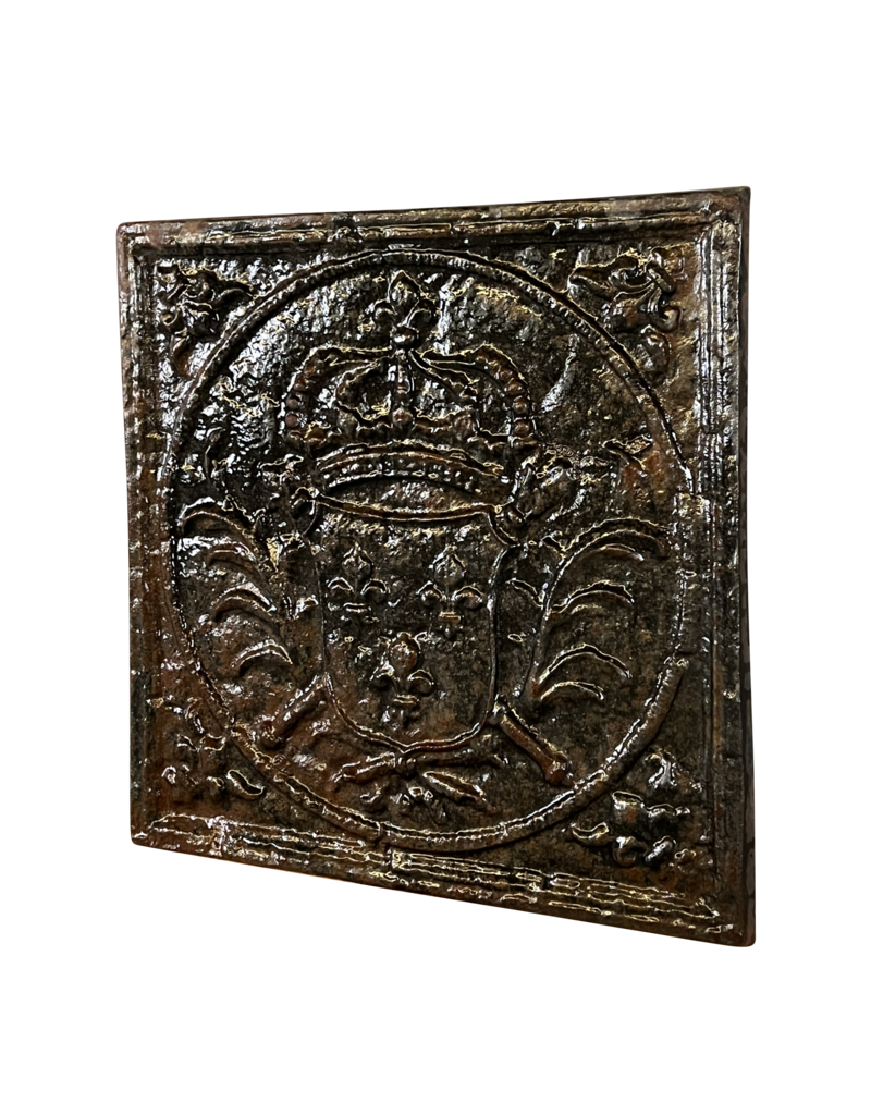 Maison Leon Van den Bogaert Quadratische Kaminplatte mit dem Wappen des französischen Königs