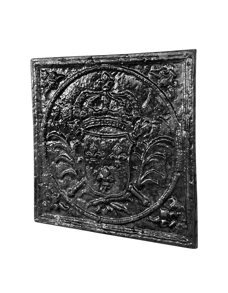 Maison Leon Van den Bogaert Quadratische Kaminplatte mit dem Wappen des französischen Königs