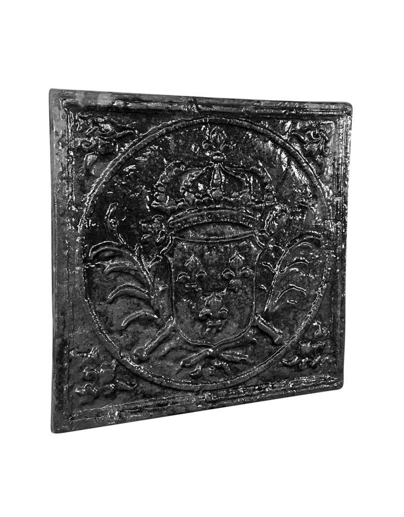 Maison Leon Van den Bogaert Quadratische Kaminplatte mit dem Wappen des französischen Königs