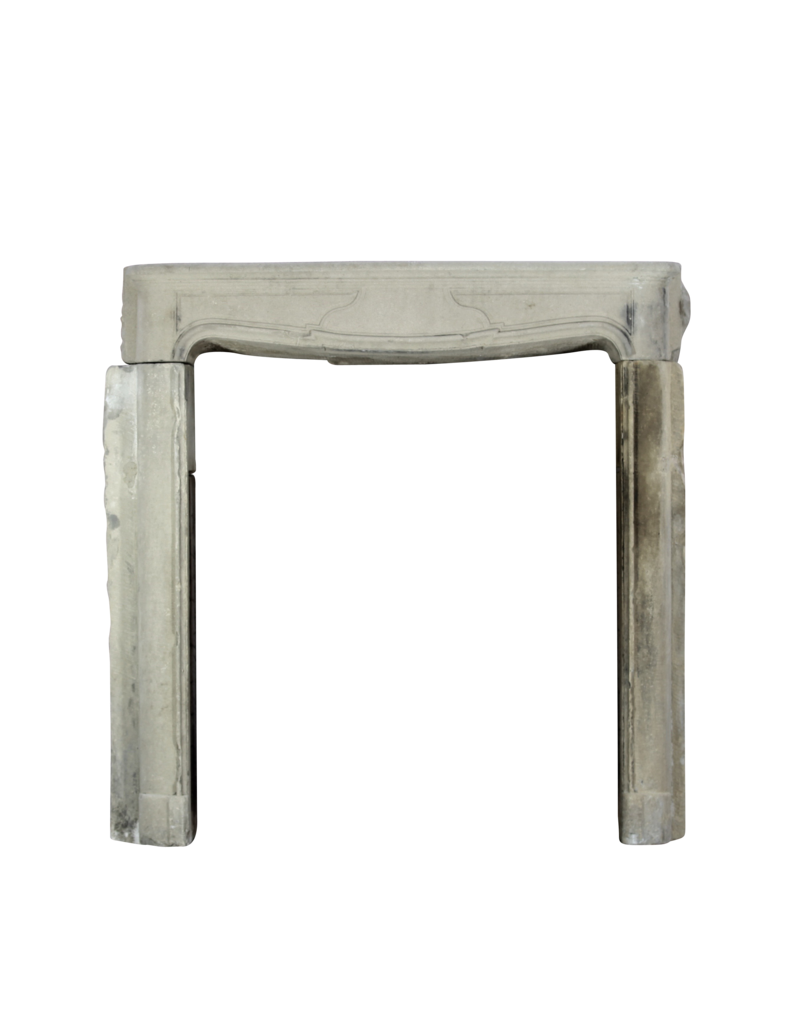 Maison Leon Van den Bogaert Französische Kaminumrandung aus Grez-Stein aus dem 17. Jahrhundert