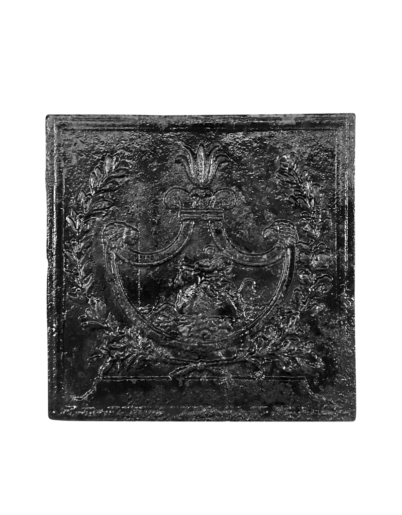 Maison Leon Van den Bogaert Französische antike Kaminplatte mit Stierreiter-Motiv