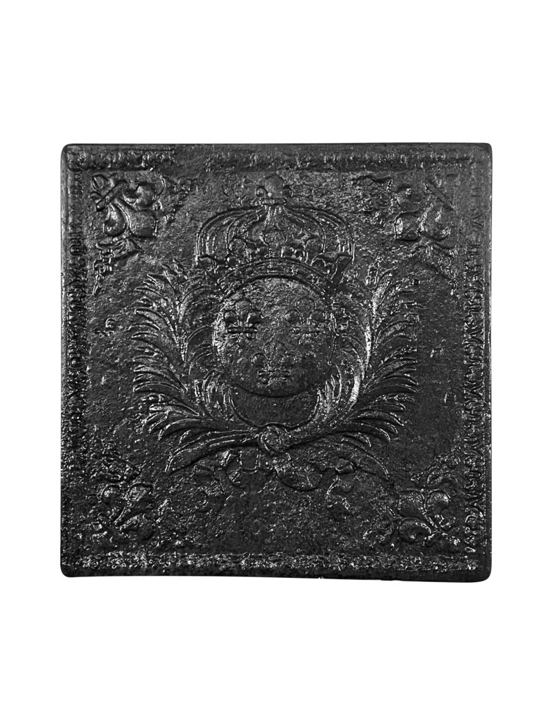 Maison Leon Van den Bogaert Quadratisches Wappen des Königs von Frankreich mit Feuerrücken