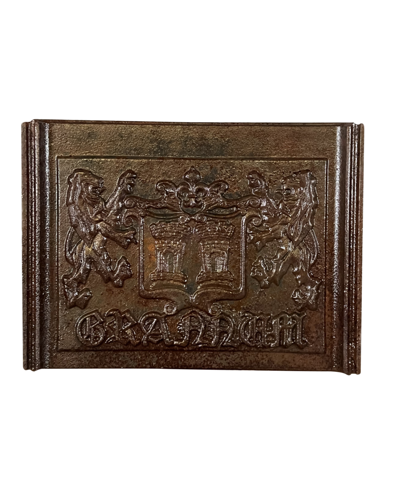 Maison Leon Van den Bogaert Kaminelement aus Wappen aus Gusseisen