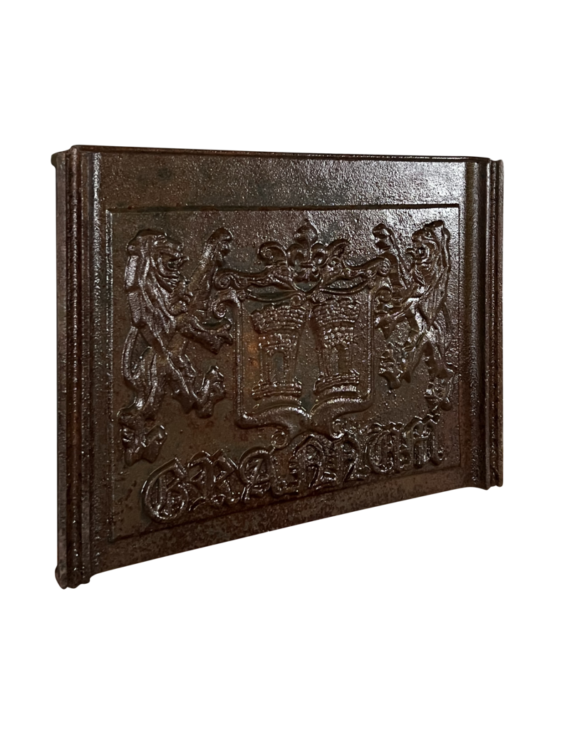 Maison Leon Van den Bogaert Kaminelement aus Wappen aus Gusseisen