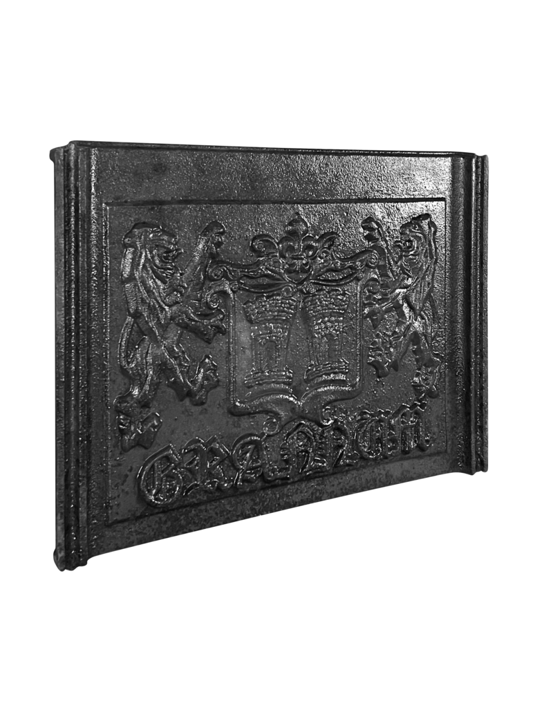 Maison Leon Van den Bogaert Kaminelement aus Wappen aus Gusseisen