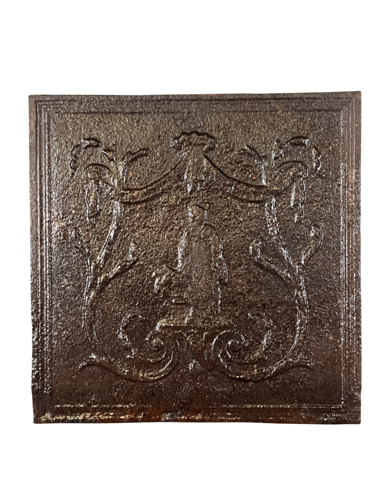 Plaque De Cheminée Aux Motifs Décoratifs Élégants