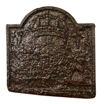 Maison Leon Van den Bogaert Rustieke haardplaat met Frans wapenschild — 55 cm hoog