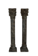 Paar Antieke Houten Kolommen Met Patina