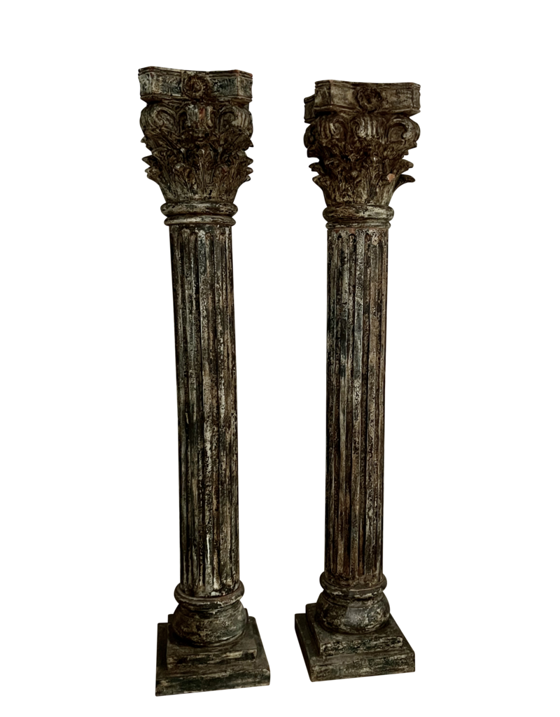 Paar Antieke Houten Kolommen Met Patina