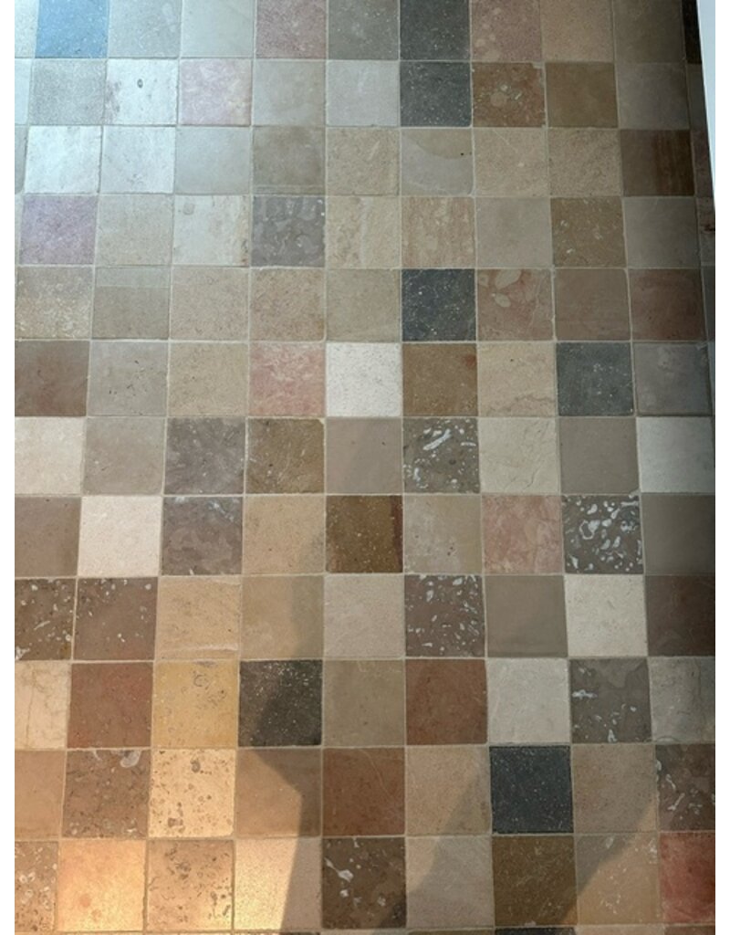 Maison Leon Van den Bogaert Originaler französischer Kalksteinboden mit gemischten Farbtönen