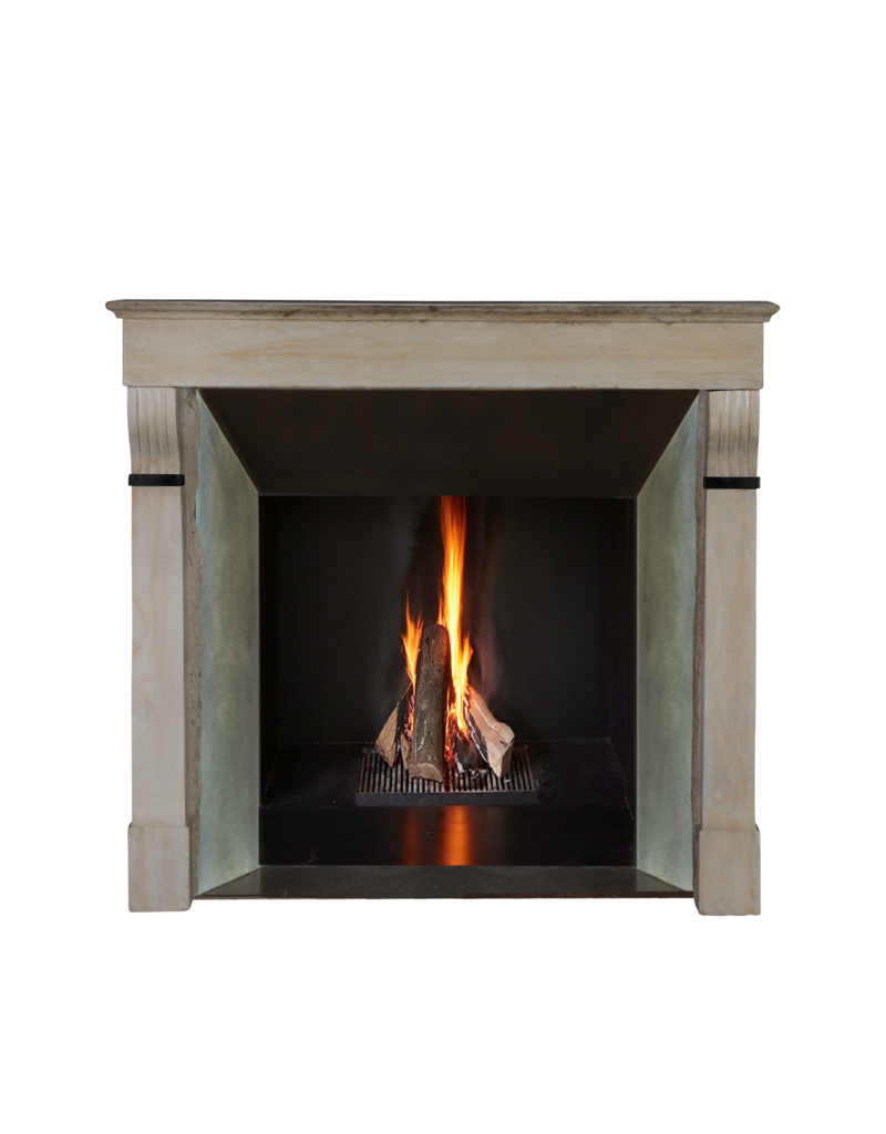 Cheminée Antique Avec Détails En Marbre Noir