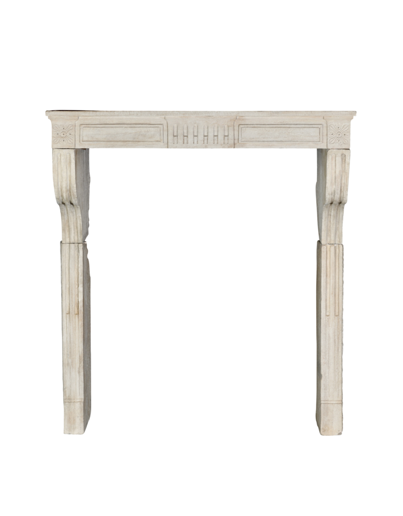 Maison Leon Van den Bogaert Cheminée ancienne en grès beige monochrome de France