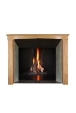 Maison Leon Van den Bogaert Cheminée Ancienne En Pierre De Couleur Miel Pour Décoration Intérieure Intemporelle
