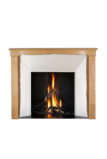 Chimenea Antigua En Piedra Para Una Decoración Interior Atemporal