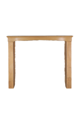 Cheminée Ancienne En Pierre De Couleur Miel Pour Décoration Intérieure Intemporelle