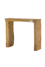 Chimenea Antigua En Piedra Para Una Decoración Interior Atemporal