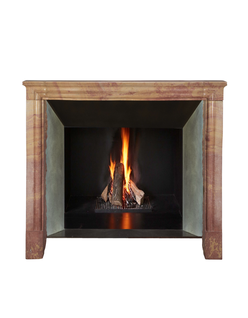 Chimenea Antigua En Colorida Piedra Francesa Para Vida Contemporánea
