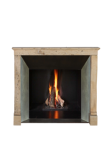 Antiker Französischer Steinkamin Für Quadratischen Kamin
