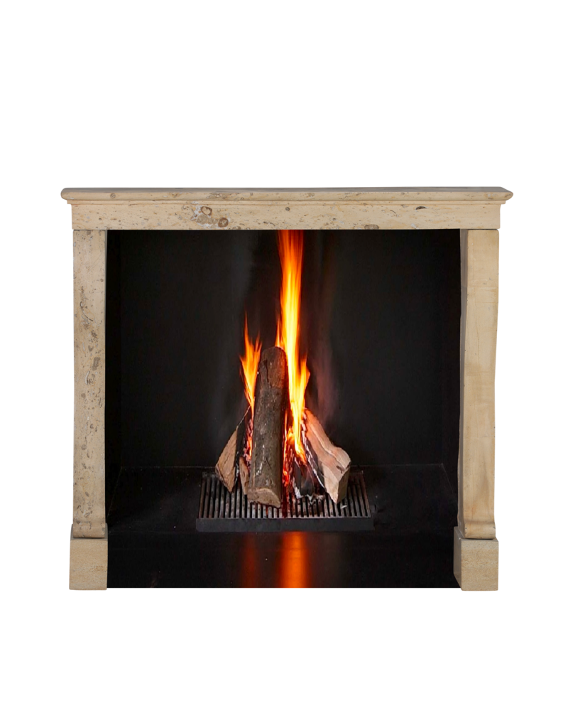 Antiker Französischer Steinkamin Für Quadratischen Kamin