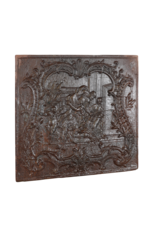 Une Ancienne Plaque De Cheminée Donne Un Rayonnement Supplémentaire Dans La Pièce