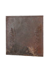 La Plaque de Cheminée De Château De Vigneron Rayonne Une Chaleur Béate