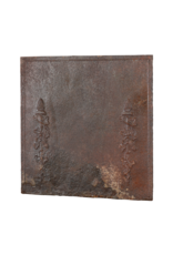 Maison Leon Van den Bogaert La Plaque de Cheminée De Château De Vigneron Rayonne Une Chaleur Béate