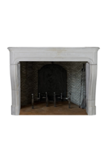 Maison Leon Van den Bogaert 17de Eeuwse Witte Elegante Antieke Schoorsteenmantel In Franse Steen