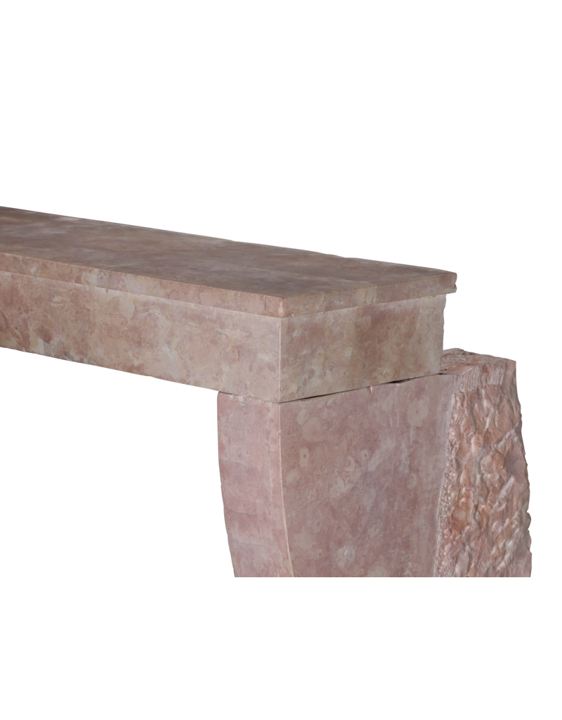 Maison Leon Van den Bogaert Cheminée ancienne en marbre Rose Liseron pour un décor contemporain