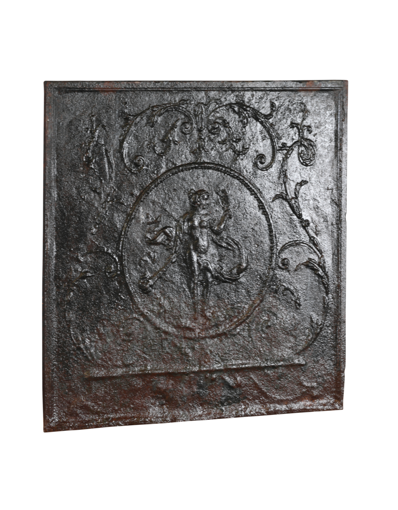 Ancienne Plaque De Cheminée En Fonte Femme En Robe Flottante