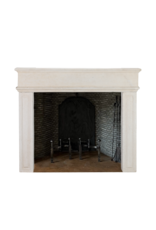 Maison Leon Van den Bogaert Elegante, antike Kaminumrandung aus Kalkstein für minimalistische Finca-Innenräume