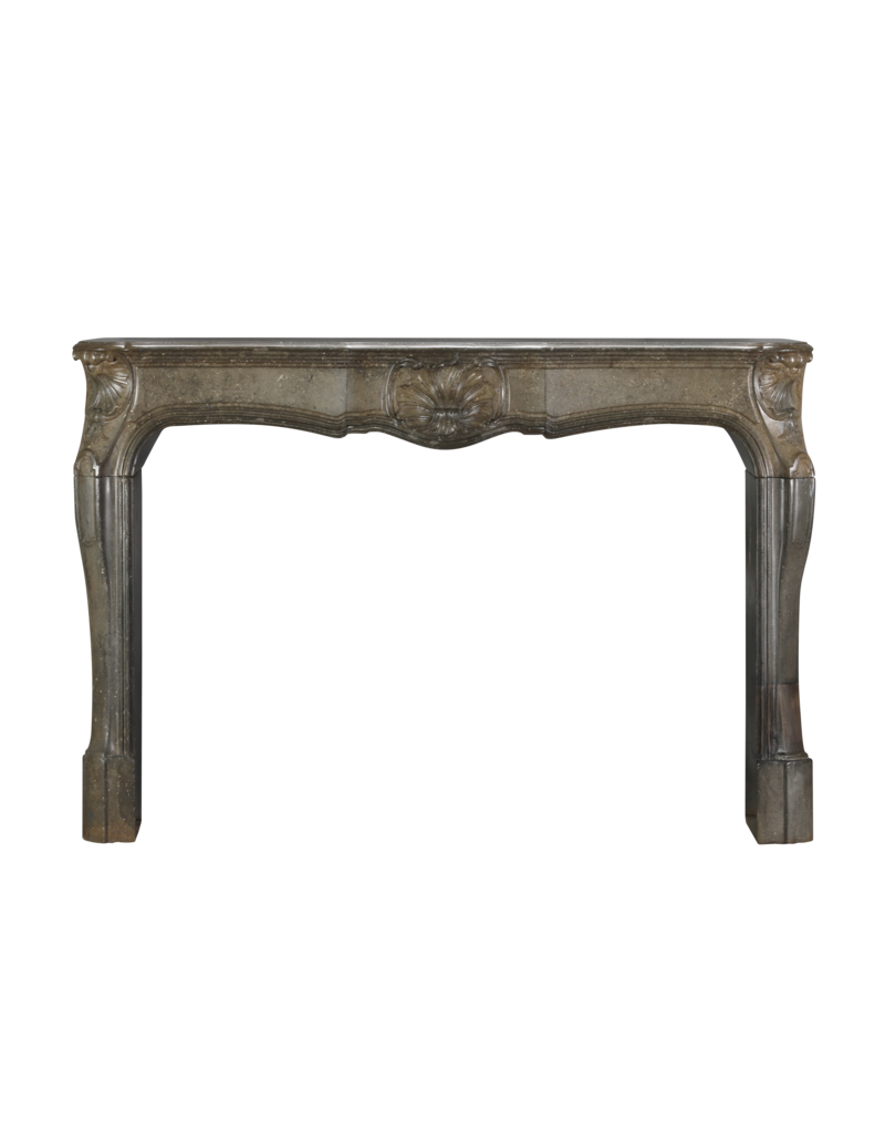 Maison Leon Van den Bogaert Wunderschöner Régence-Kaminsims aus dem 18. Jahrhundert mit kunstvoller Skulptur