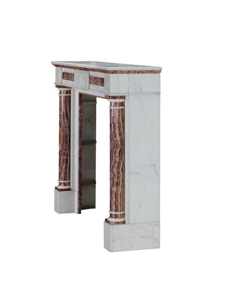 Maison Leon Van den Bogaert Neoklassieke Marmeren Schouwmantel In Wit Marmer Met Rode Perzische Onyxdetails