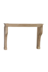 Maison Leon Van den Bogaert Auténtica chimenea francesa del siglo XVII en piedra caliza beige – Elegancia rústica como en Les Fermes de Marie en Megève