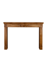 Maison Leon Van den Bogaert Früh­19. Jh. Französischer Kalkstein-Kamin­mantel mit handgeschnitztem Jagdrelief und Patina
