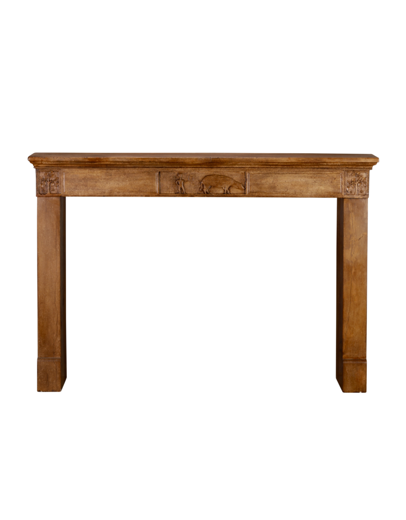Maison Leon Van den Bogaert Früh­19. Jh. Französischer Kalkstein-Kamin­mantel mit handgeschnitztem Jagdrelief und Patina