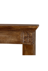 Maison Leon Van den Bogaert Cheminée début XIXe siècle en calcaire, sculptée à la main sur un thème de chasse et patinée