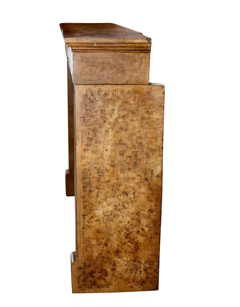 Maison Leon Van den Bogaert Früh­19. Jh. Französischer Kalkstein-Kamin­mantel mit handgeschnitztem Jagdrelief und Patina
