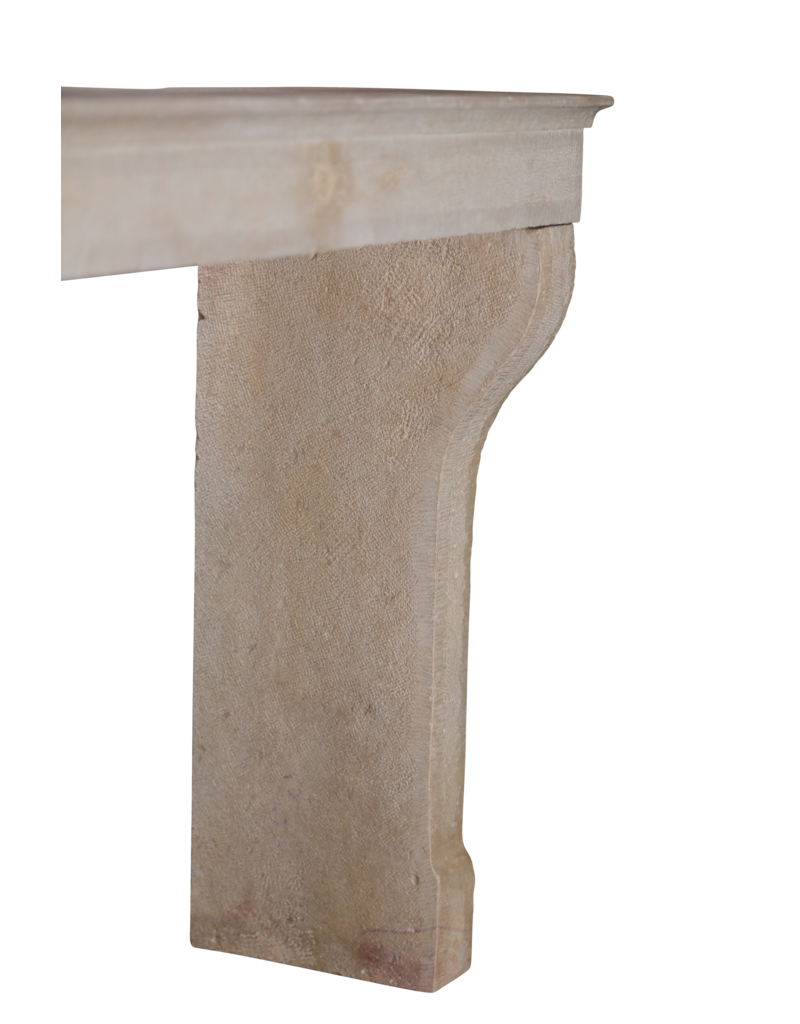 Maison Leon Van den Bogaert Elegante Repisa De Chimenea Antigua Del Siglo XIX En Piedra Caliza Pálida Con Jambas Curvas