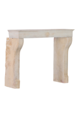 Maison Leon Van den Bogaert Elegante Repisa De Chimenea Antigua Del Siglo XIX En Piedra Caliza Pálida Con Jambas Curvas